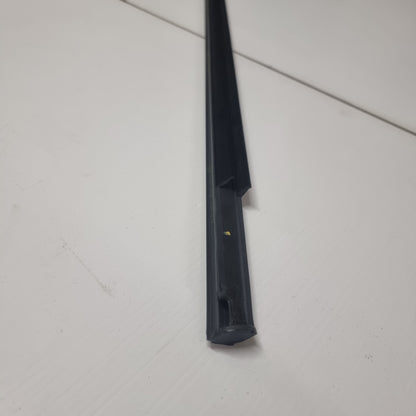 Genuine Front Left Door Weatherstrip - Fiat 500 2007-2015 | 51785409