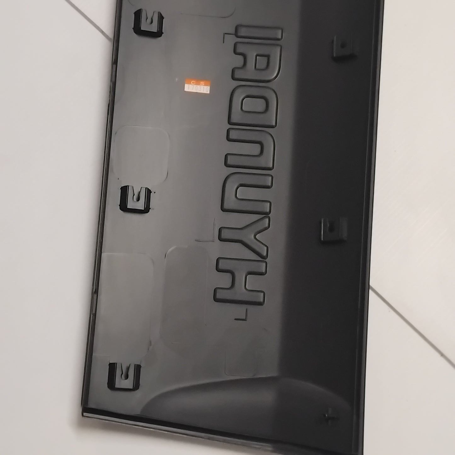 Genuine Front Left Door Garnish - Hyundai Tuscon 2004-2005 | 877232E000