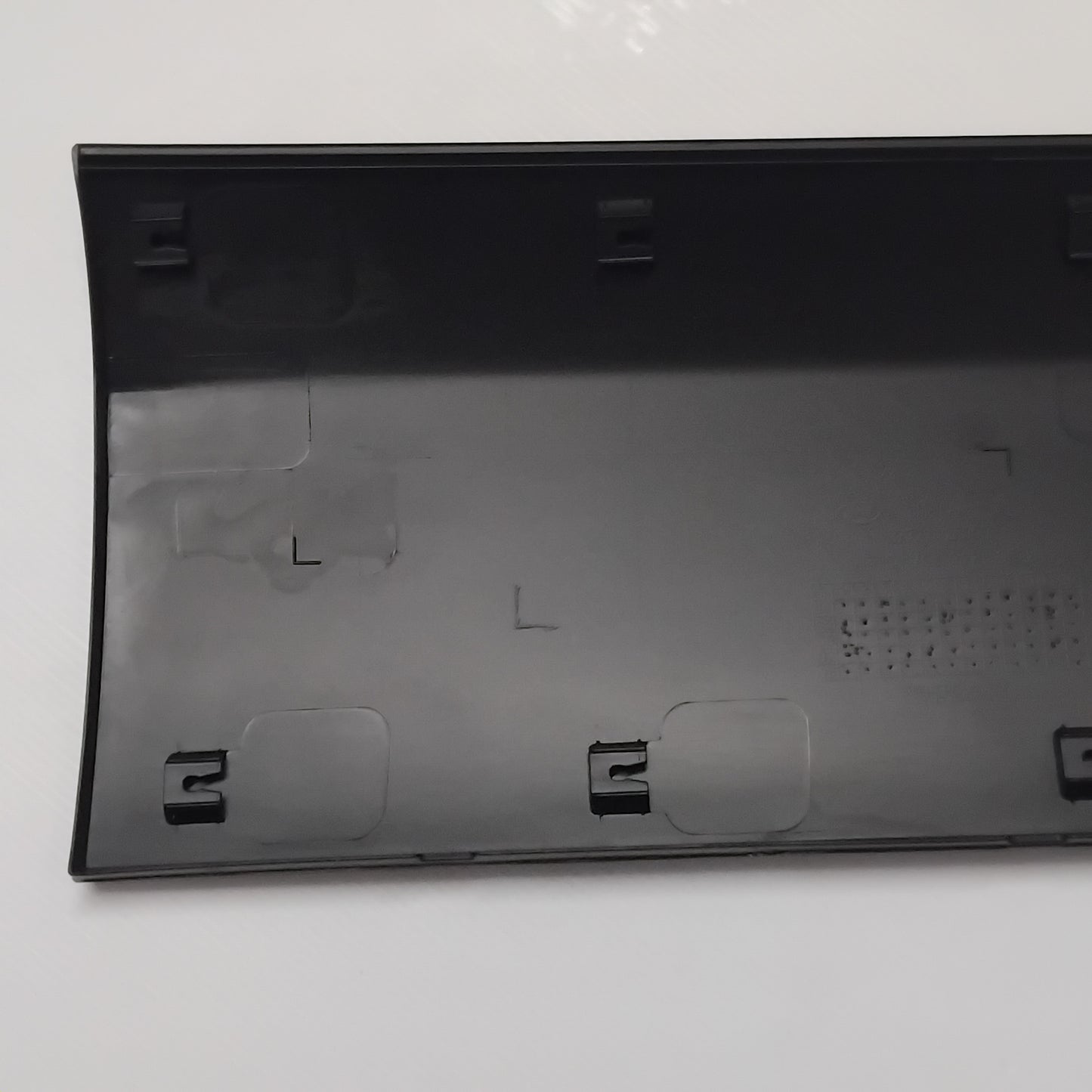 Genuine Front Left Door Garnish - Hyundai Tuscon 2004-2005 | 877232E000