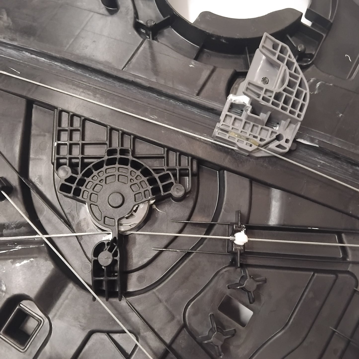 Genuine Front Right Door Window Mechanism - Hyundai Tuscon | 82481D7010