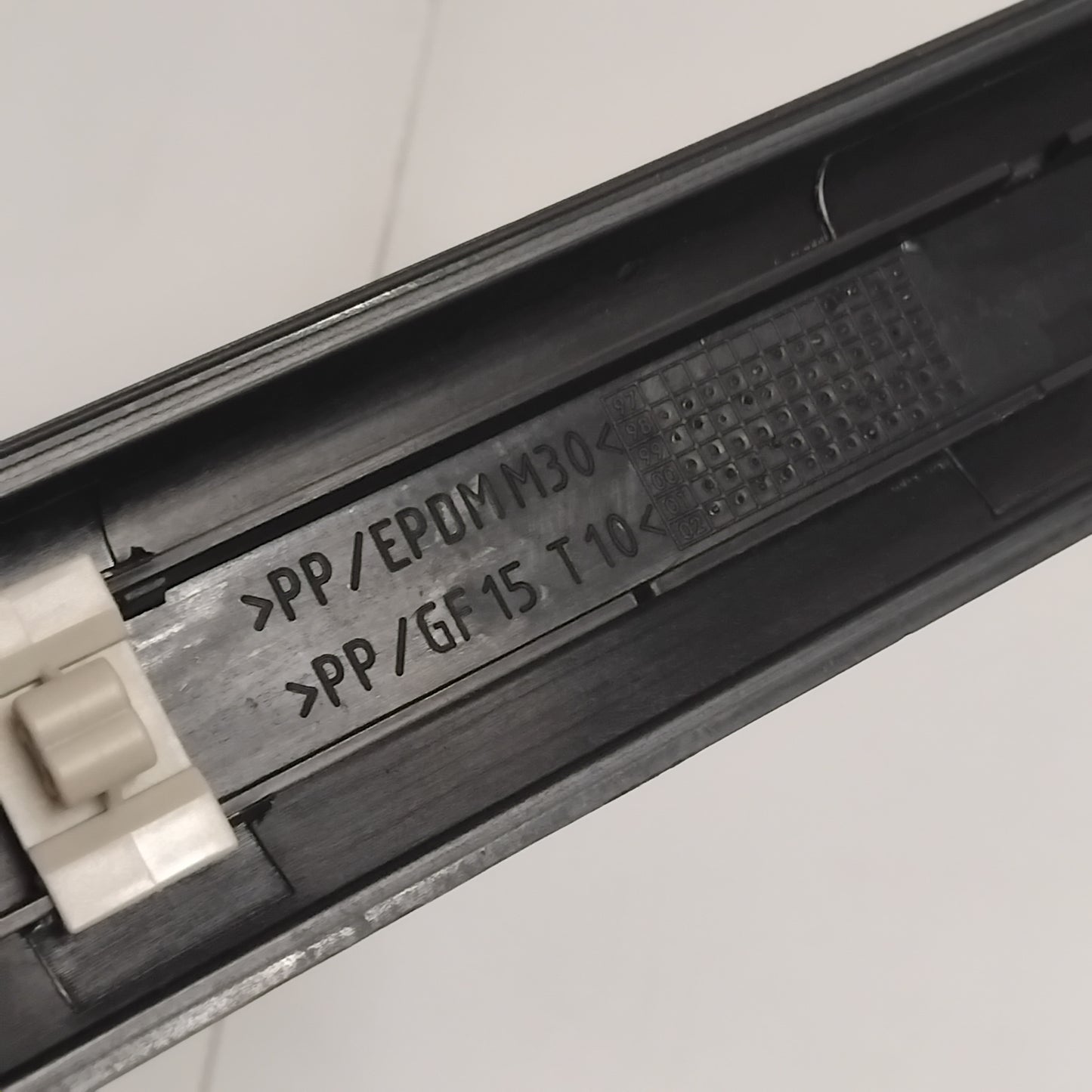 Genuine Right Front Door Moulding - Vauxhall Astra G 1997-2004 | 90544215