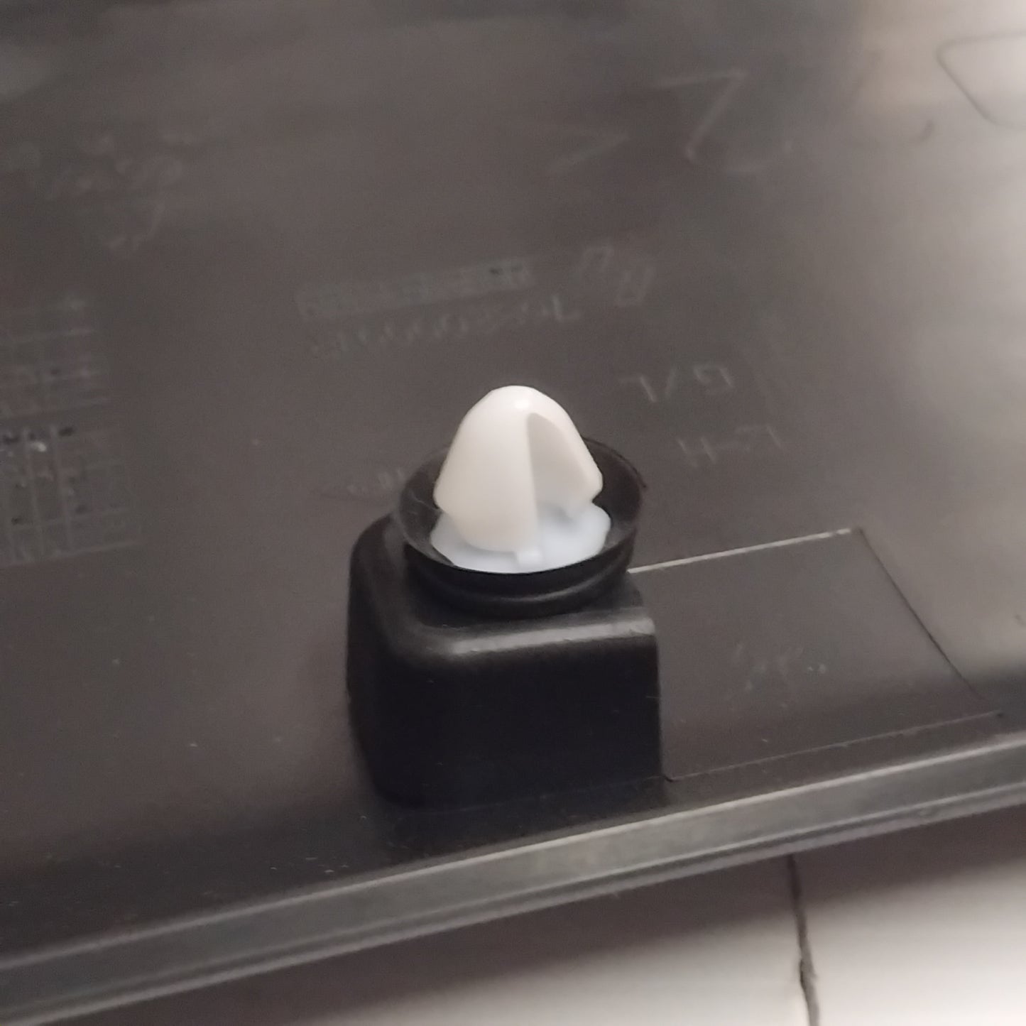 Genuine Rear Left Body Trim - Nissan NV400 / Renault Master III | 9387500Q0A