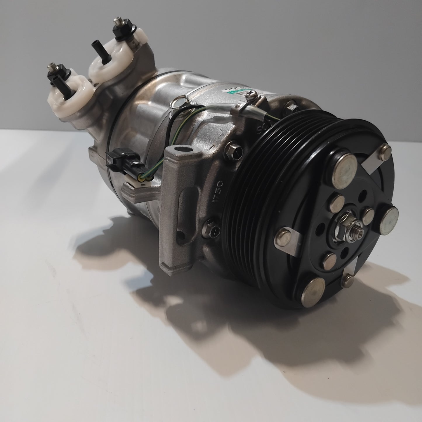 Genuine Volvo Compressor, Exch | 36001128