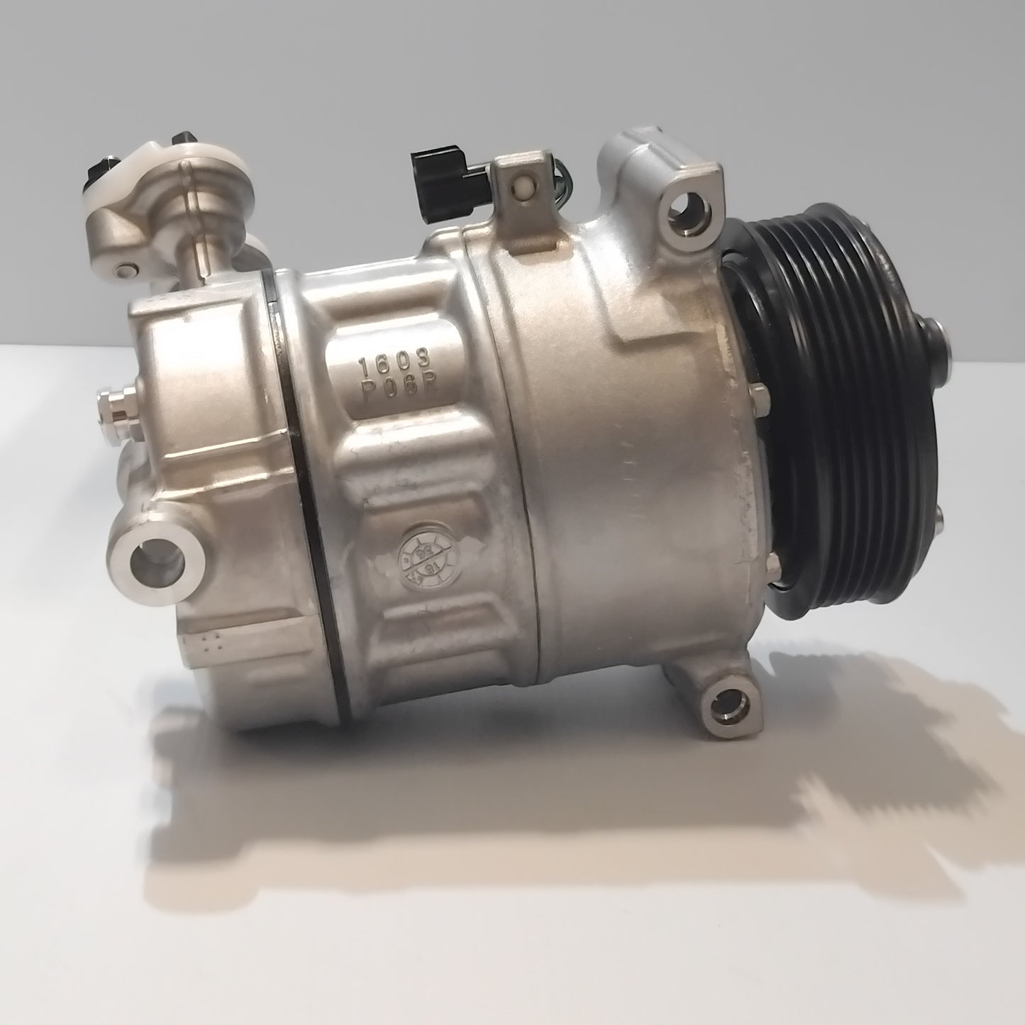 Genuine Volvo Compressor, Exch | 36001128