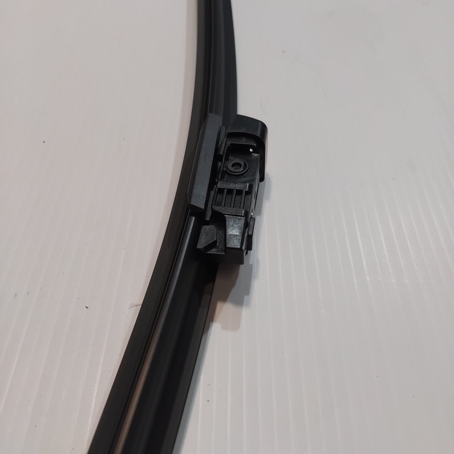 Genuine Right Front Wiper Blade - Peugeot 208 / 2008 LHD | 1608392980