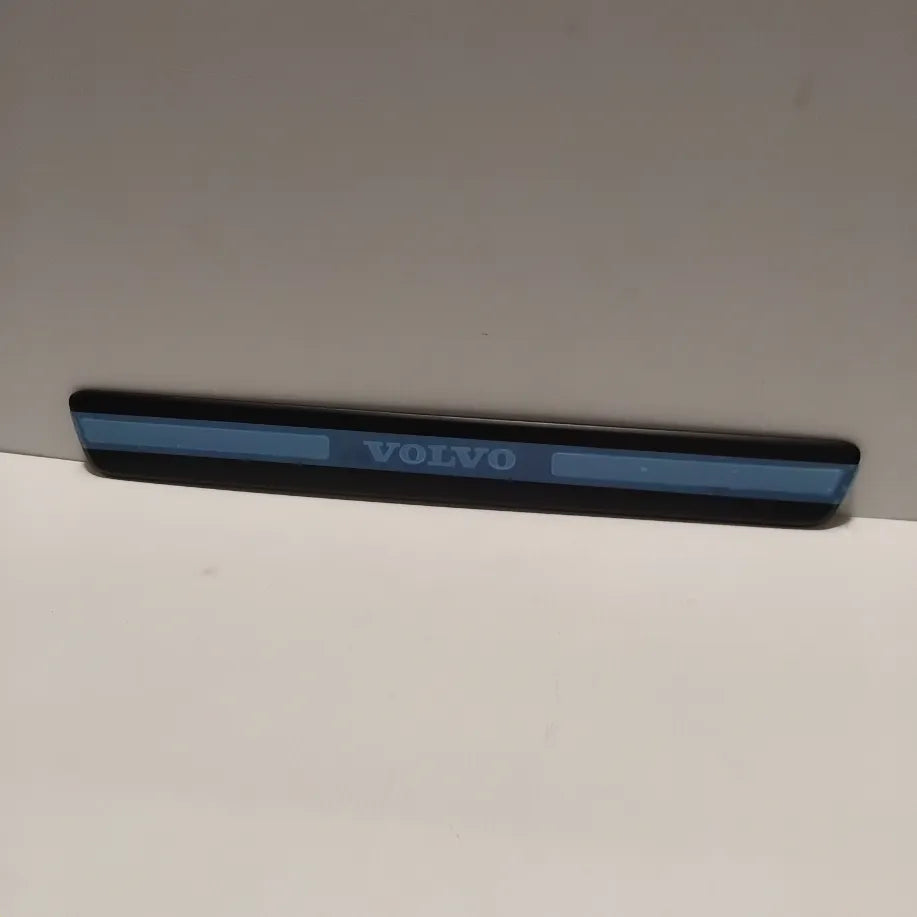 1x Genuine Front Sill Moulding - Volvo XC60 | 31349002
