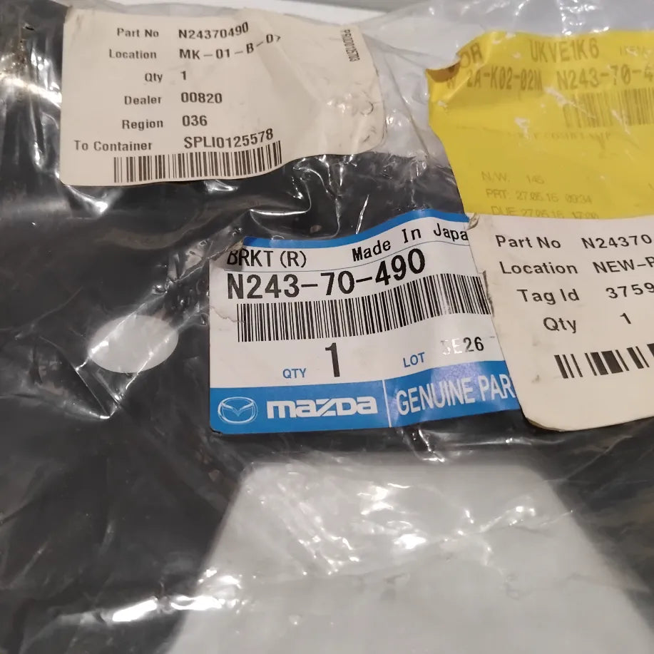 Genuine Mazda Brkt(R),F.Comb | N24370490
