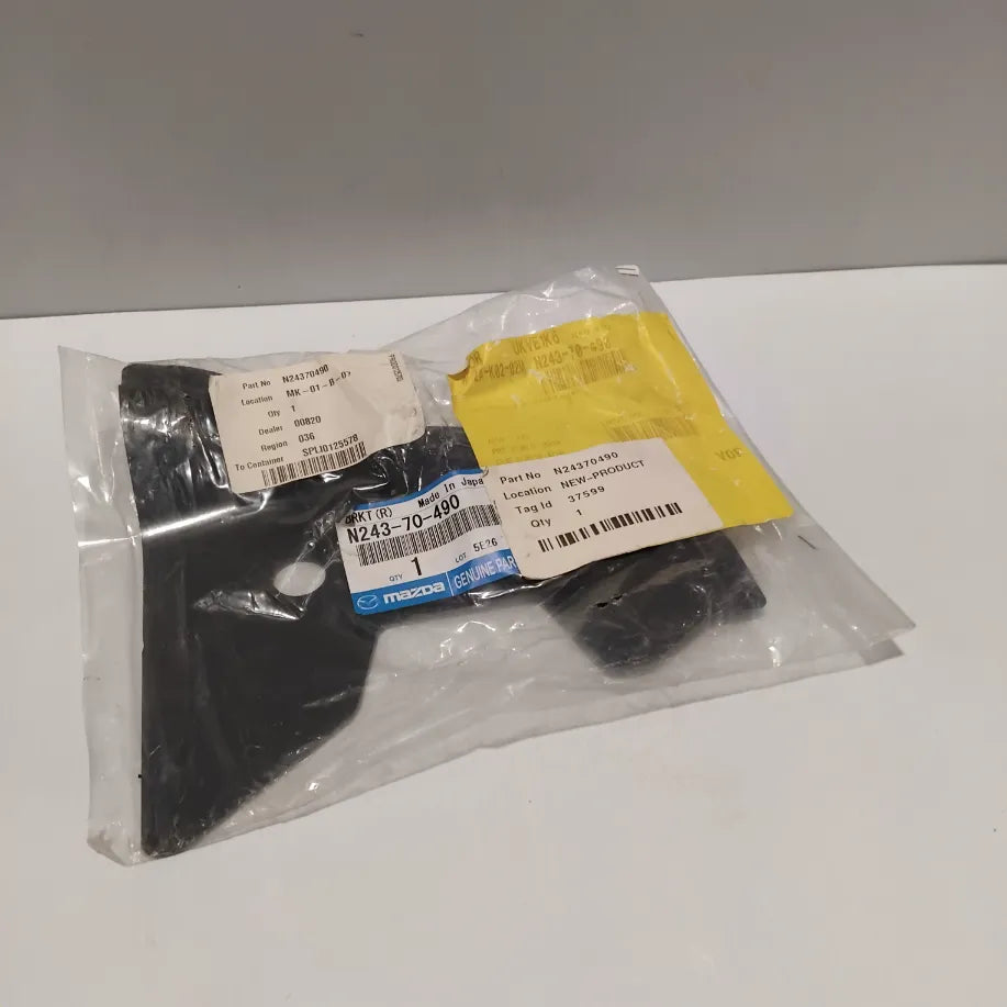 Genuine Mazda Brkt(R),F.Comb | N24370490