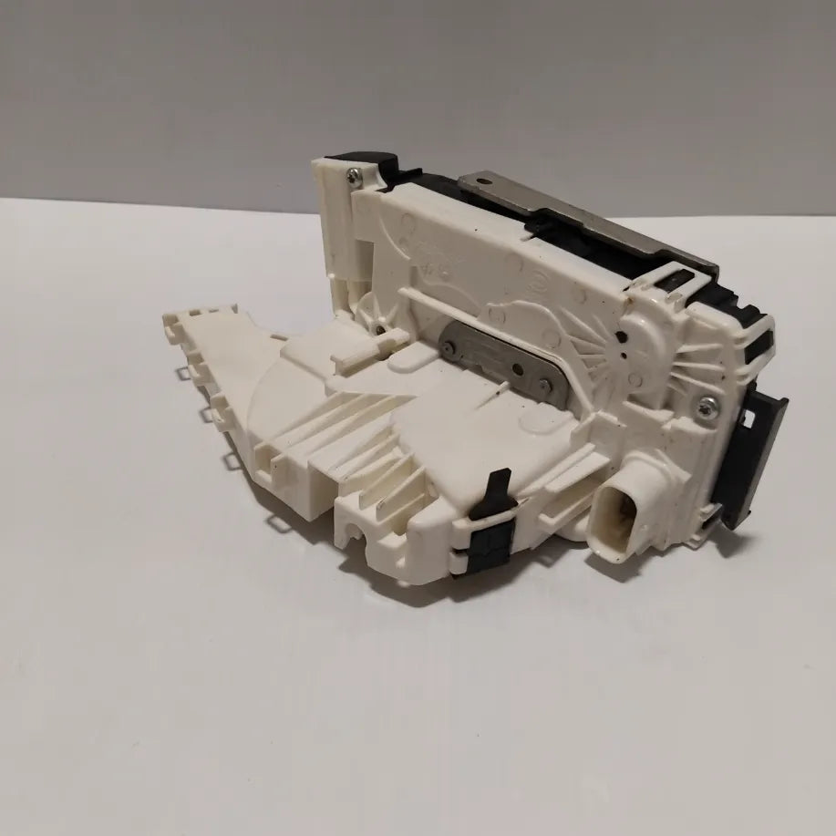 Genuine Jeep Lock | K04589918AE