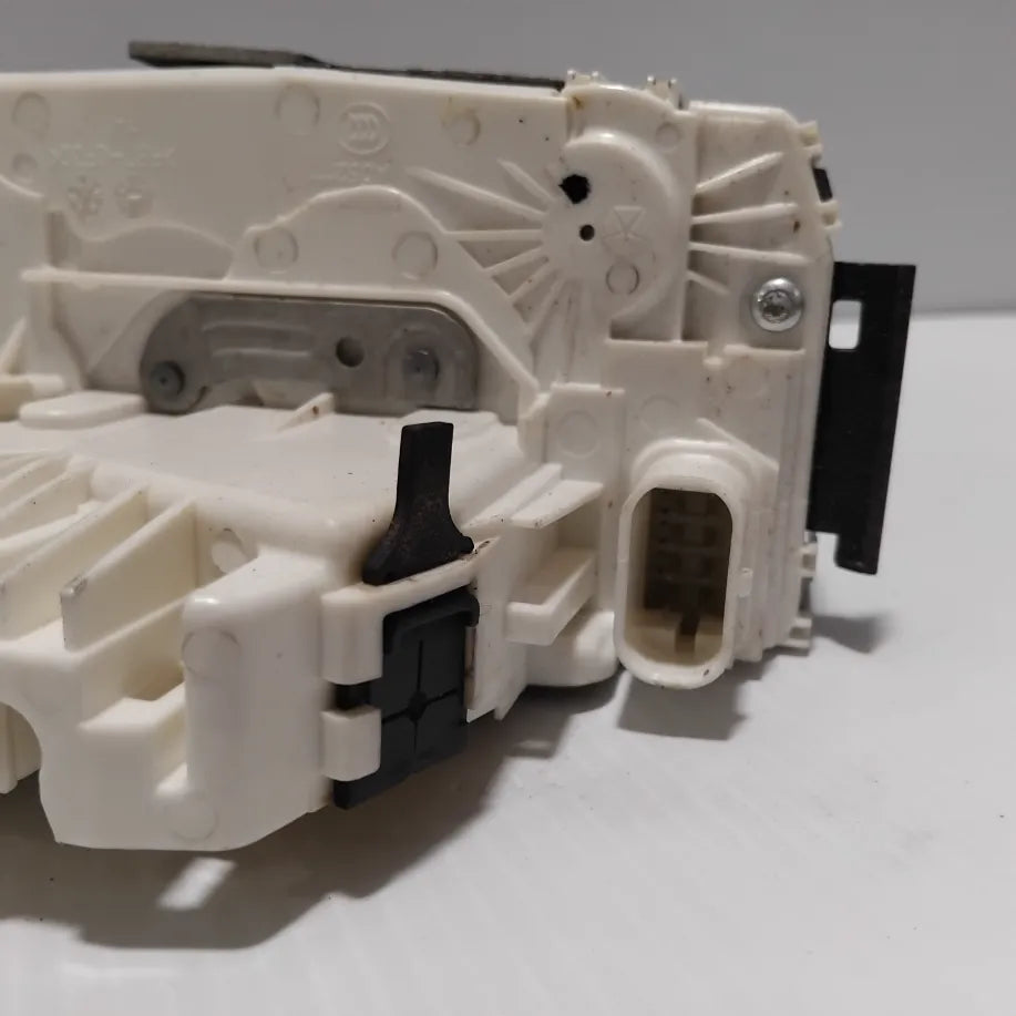 Genuine Jeep Lock | K04589918AE