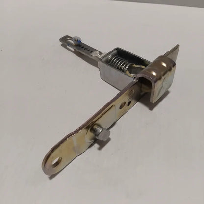 Genuine Mazda Latch (R) | UR5665710B