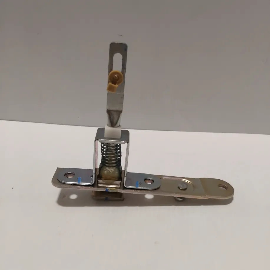 Genuine Mazda Latch (R) | UR5665710B