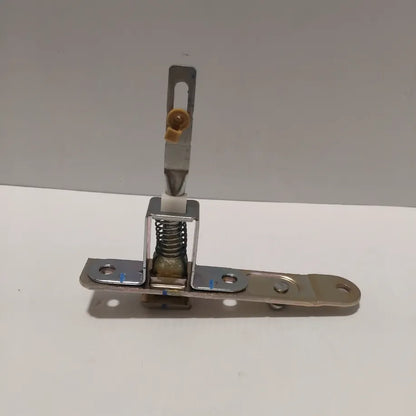 Genuine Mazda Latch (R) | UR5665710B