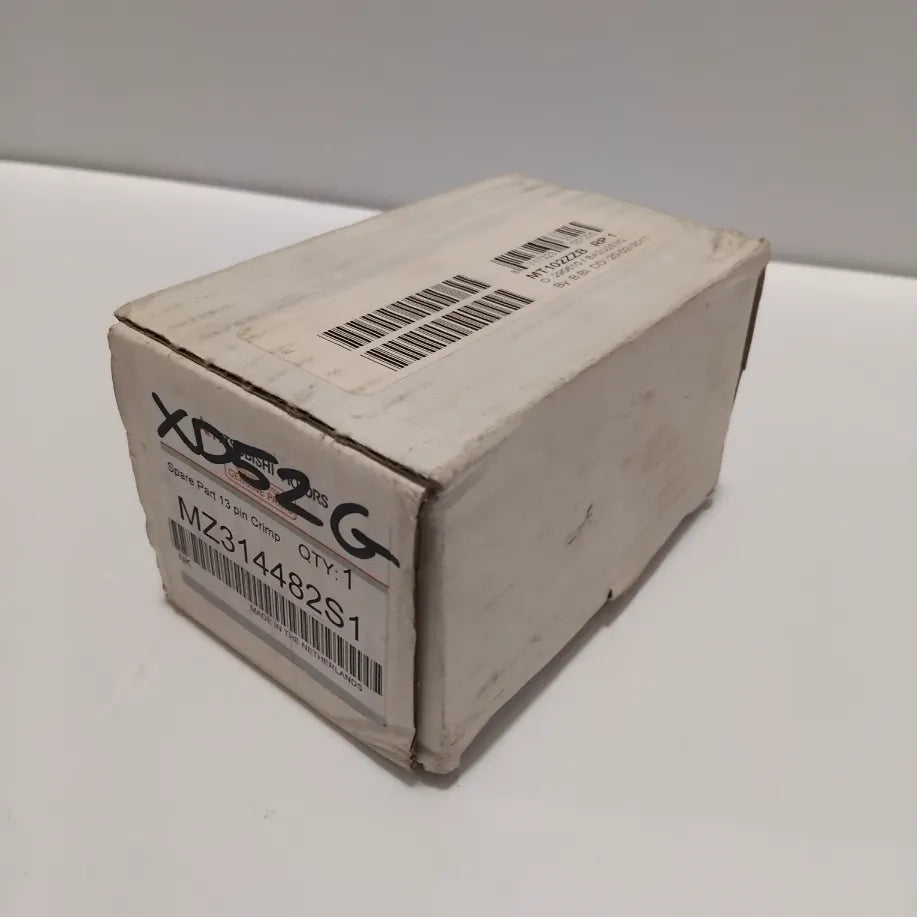 Genuine Mitsubishi Socket 13-Pins | MZ314482S1
