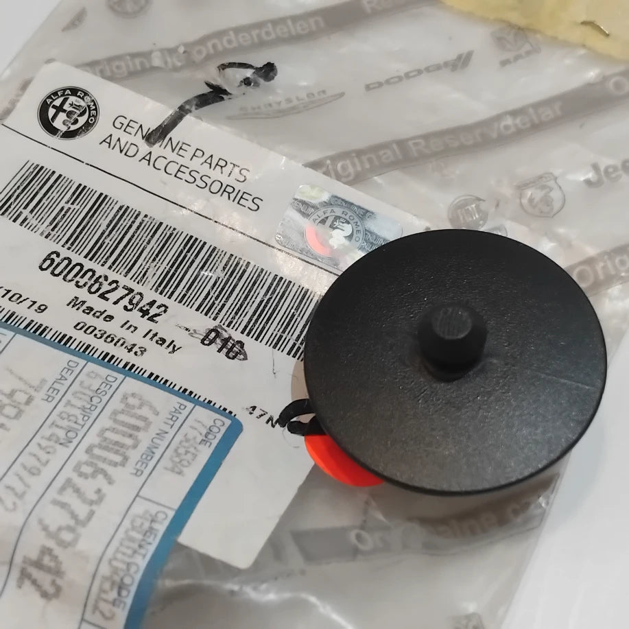 1x Genuine Floor Lining Clip - Alfa Romeo Giulietta 2010-2020 | 6000627942