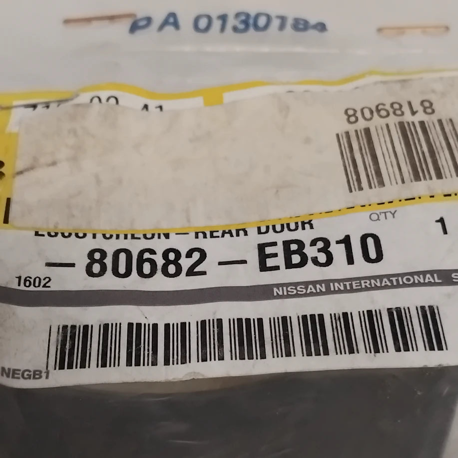 Genuine Front Right Interior Handle Trim - Nissan Navara 2005-2015 | 80682EB310