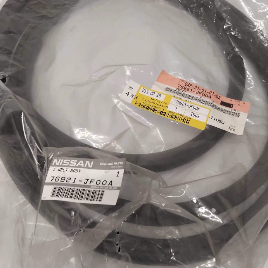Genuine Front Right Door Seal - Nissan GT-R 2008-2010 | 76921JF00A