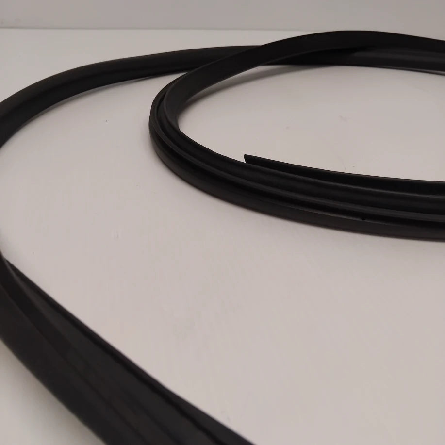 Genuine Front Right Door Seal - Nissan GT-R 2008-2010 | 76921JF00A