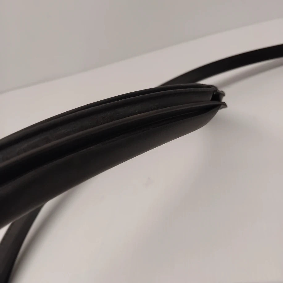 Genuine Front Right Door Seal - Nissan GT-R 2008-2010 | 76921JF00A