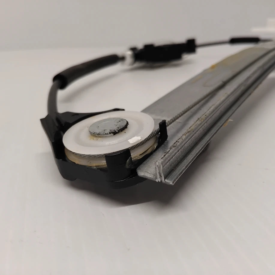 Genuine Mazda Arm/Base(R),Win | D09L58590A