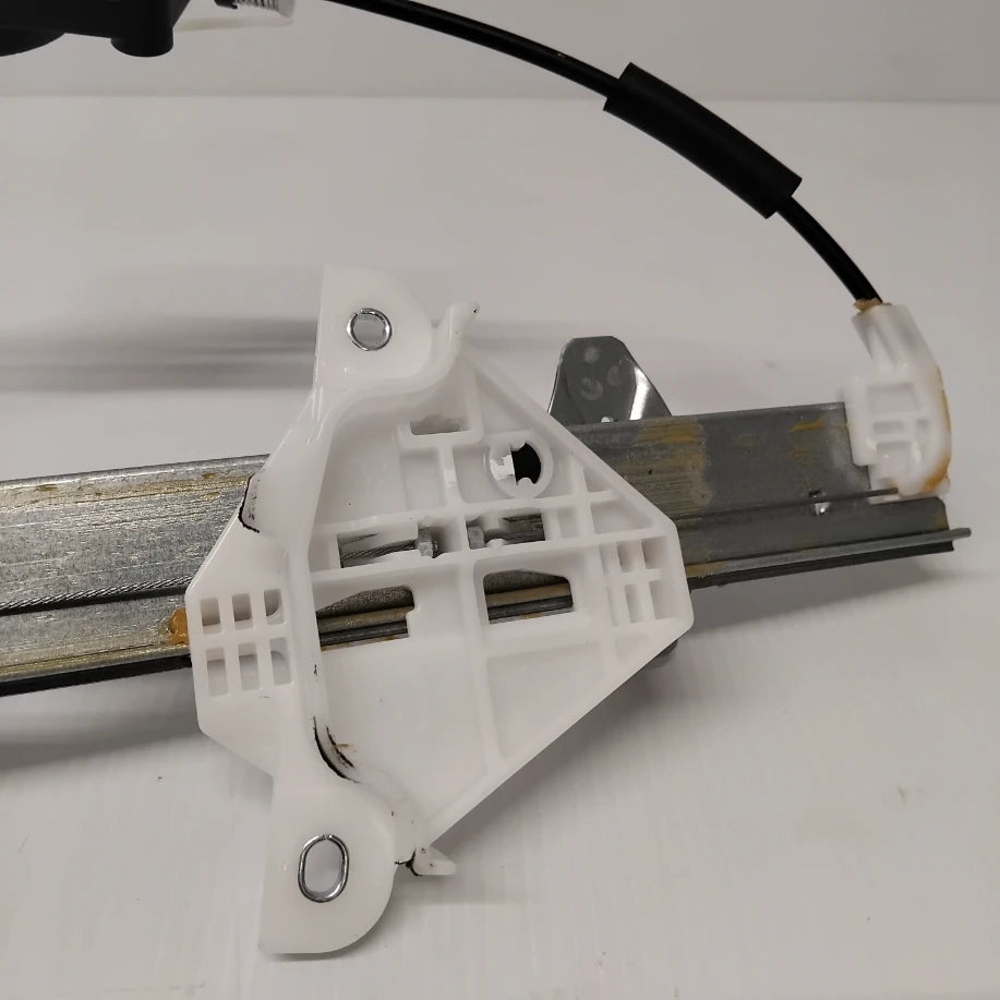 Genuine Mazda Arm/Base(R),Win | D09L58590A