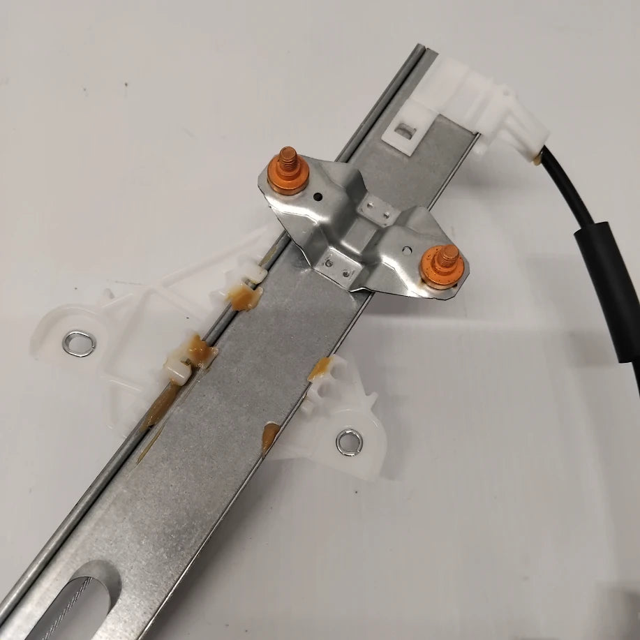 Genuine Mazda Arm/Base(R),Win | D09L58590A