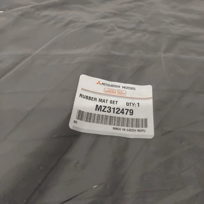 Genuine Mitsubishi Rubber Mat Set Rear Swb | MZ312479