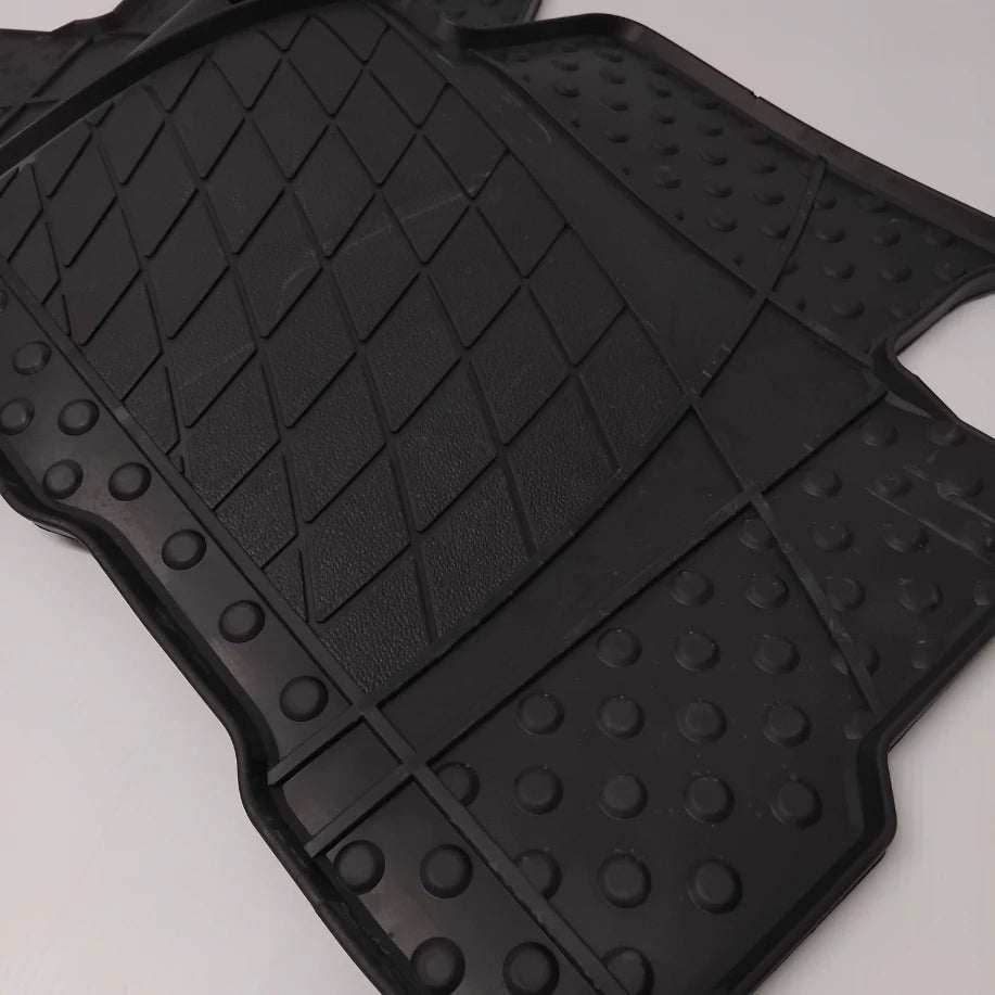 Genuine Mitsubishi Rubber Mat Set Rear Swb | MZ312479