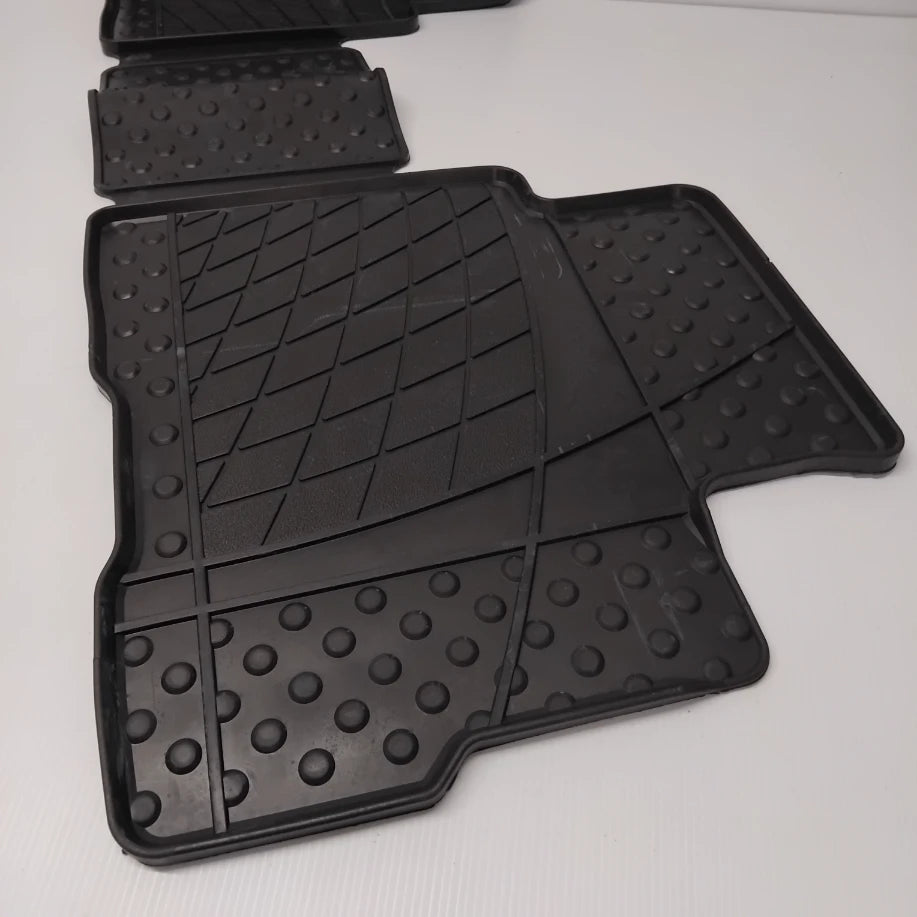 Genuine Mitsubishi Rubber Mat Set Rear Swb | MZ312479
