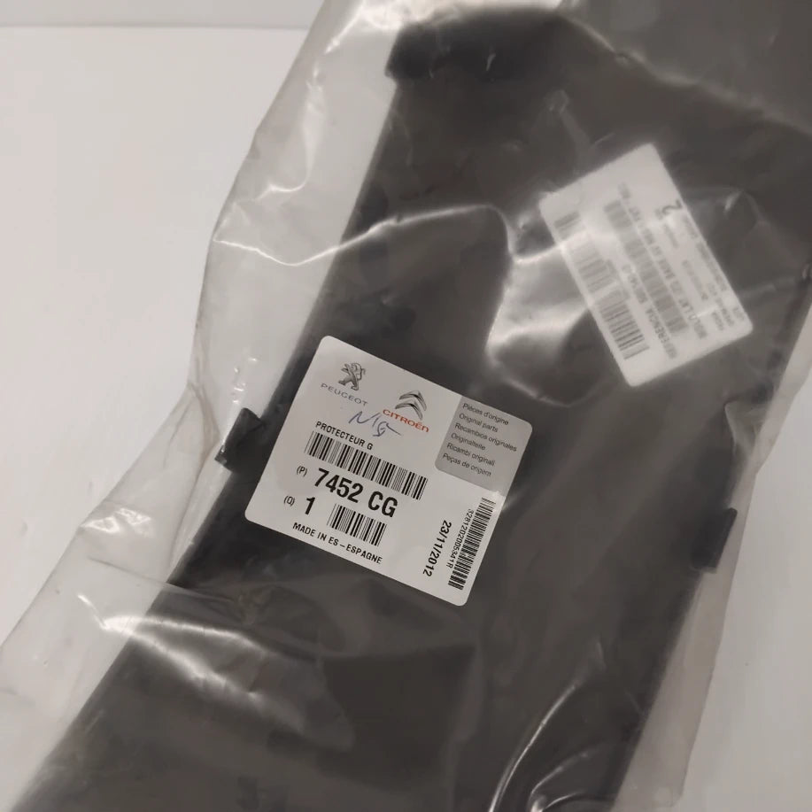 Genuine Front Left Bumper Corner Protector - Citroen Xsara Picasso | 7452CG