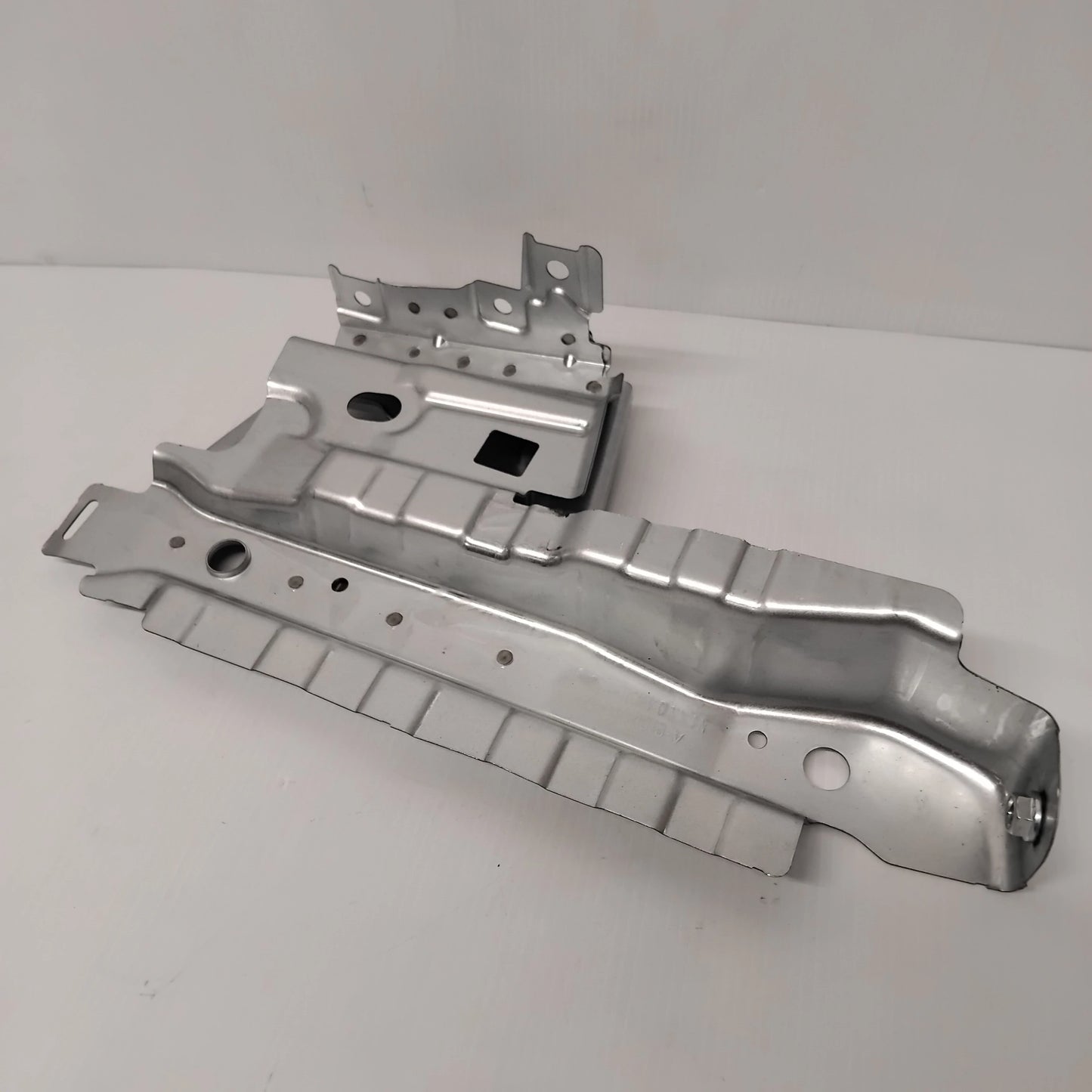 Genuine Front Left Fender Bracket - Ford C-Max 2010-2019 | 1767303