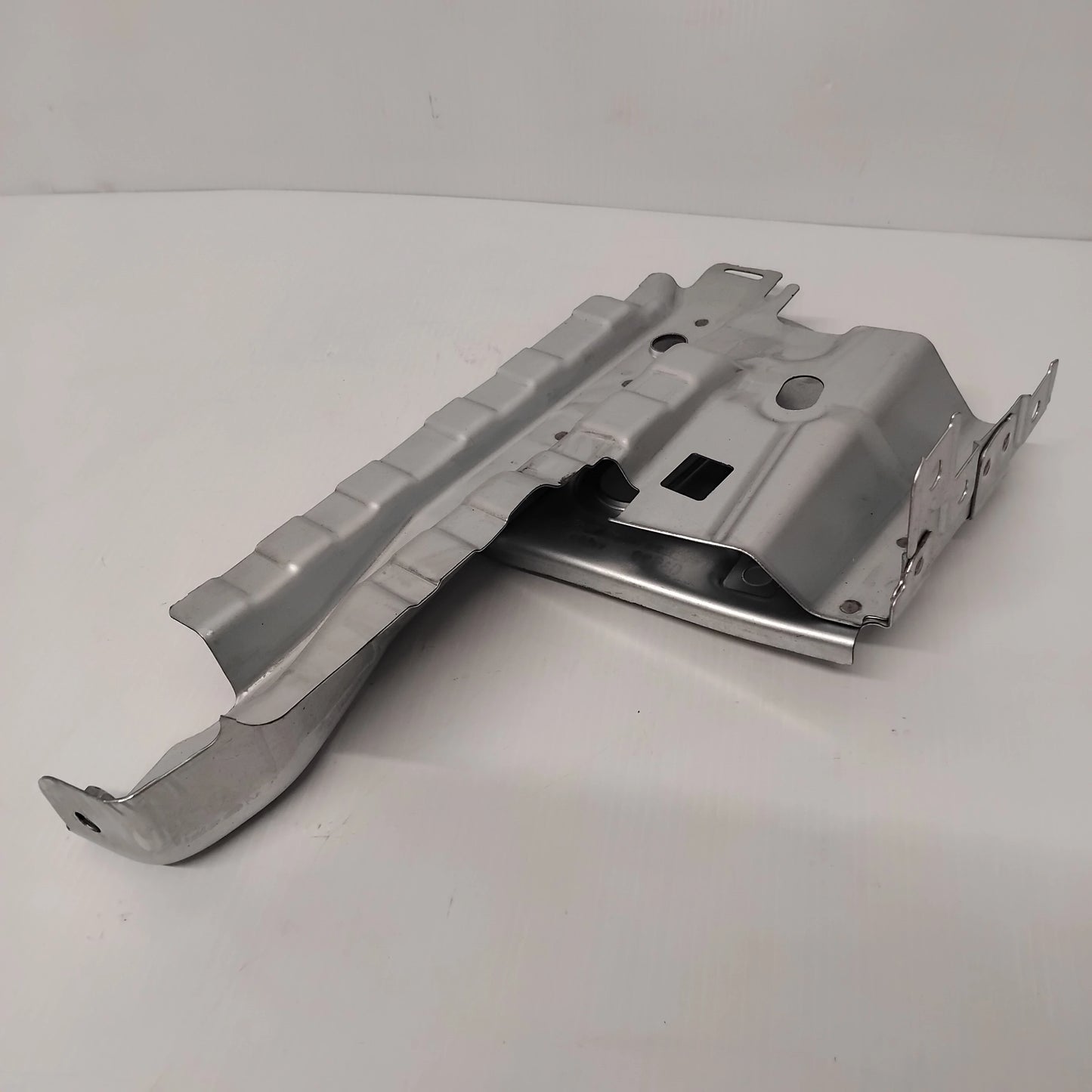 Genuine Front Left Fender Bracket - Ford C-Max 2010-2019 | 1767303