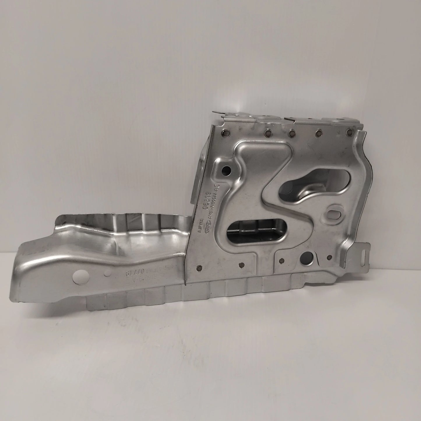 Genuine Front Left Fender Bracket - Ford C-Max 2010-2019 | 1767303