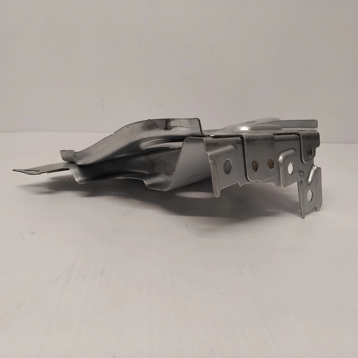 Genuine Front Left Fender Bracket - Ford C-Max 2010-2019 | 1767303