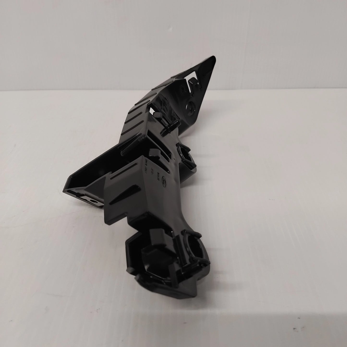 Genuine Front Bumper Left Bracket - Ford Transit Connect 2020- | 2482983
