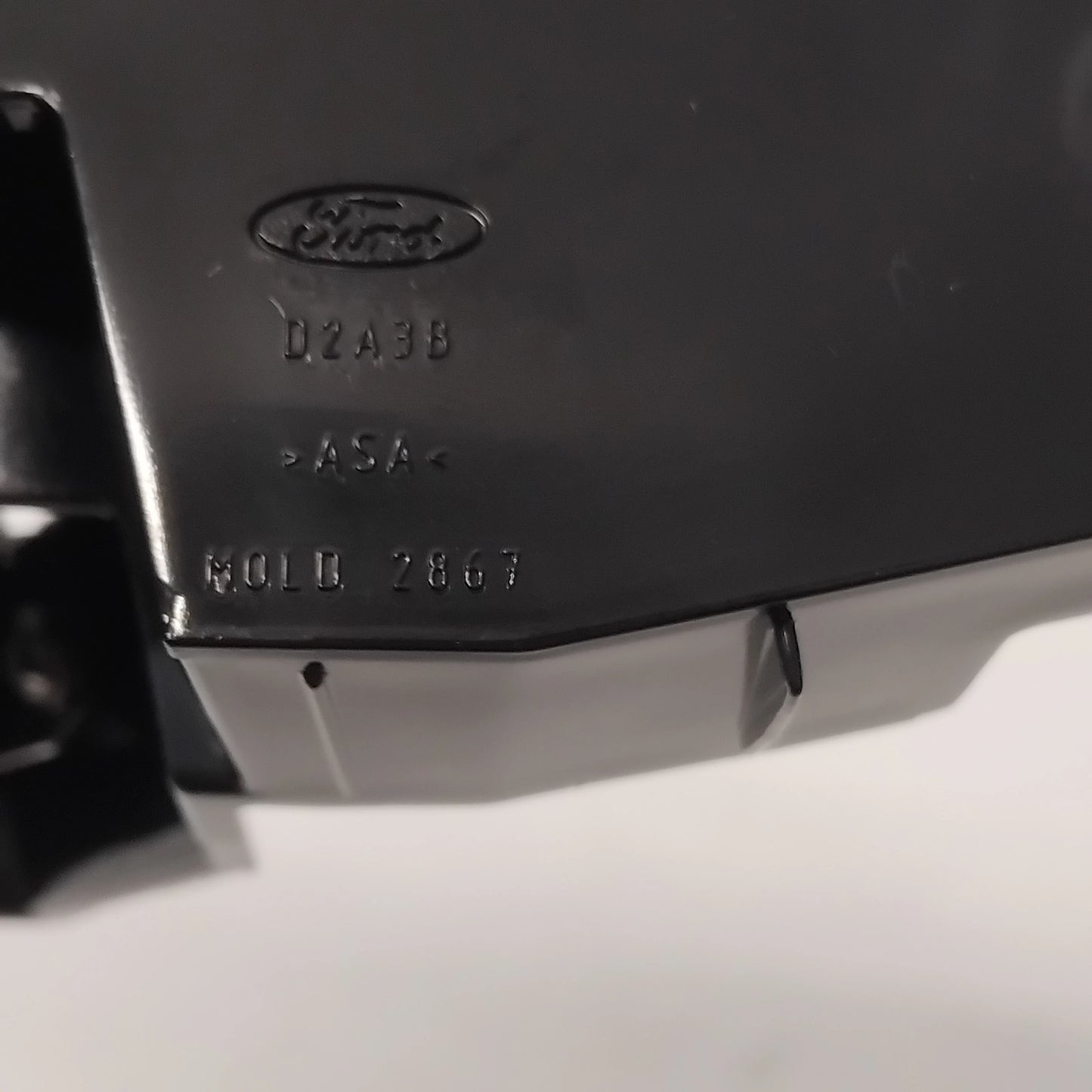 Genuine Front Bumper Left Bracket - Ford Transit Connect 2020- | 2482983