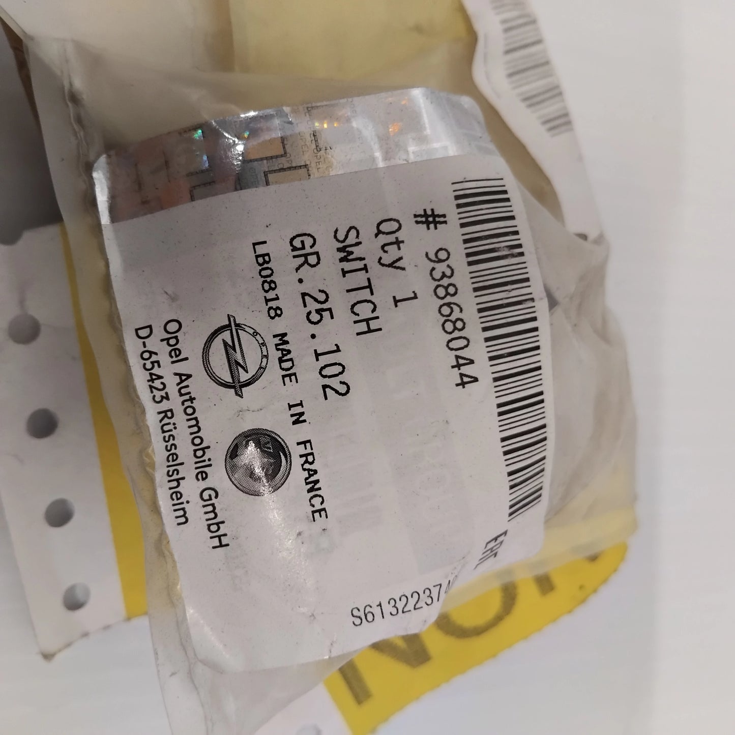 Genuine Vauxhall Ht Rr Scrn Ctr | 93868044