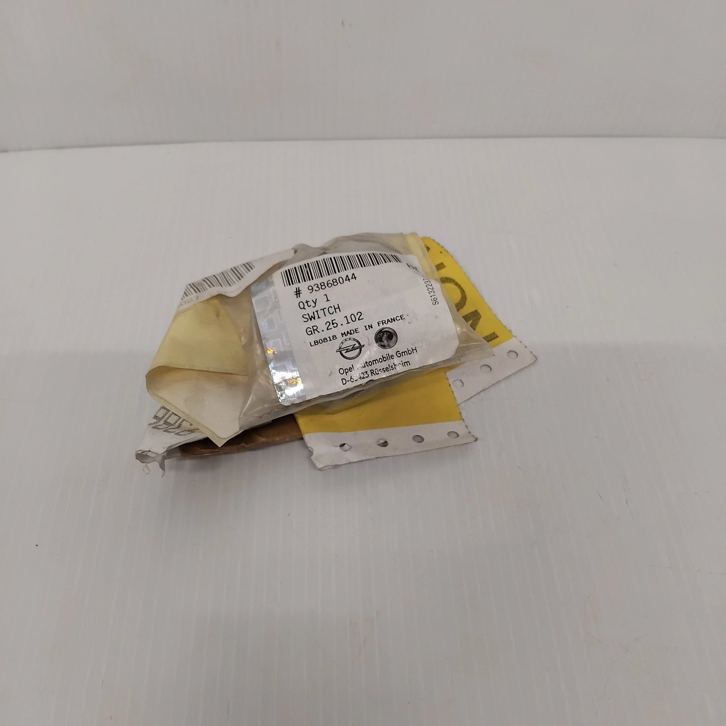 Genuine Vauxhall Ht Rr Scrn Ctr | 93868044