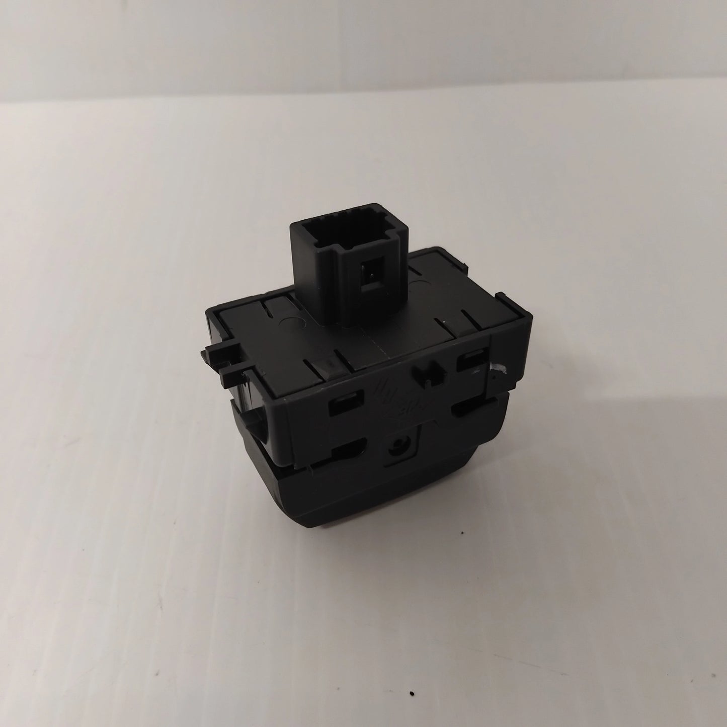 Genuine Vauxhall Ht Rr Scrn Ctr | 93868044