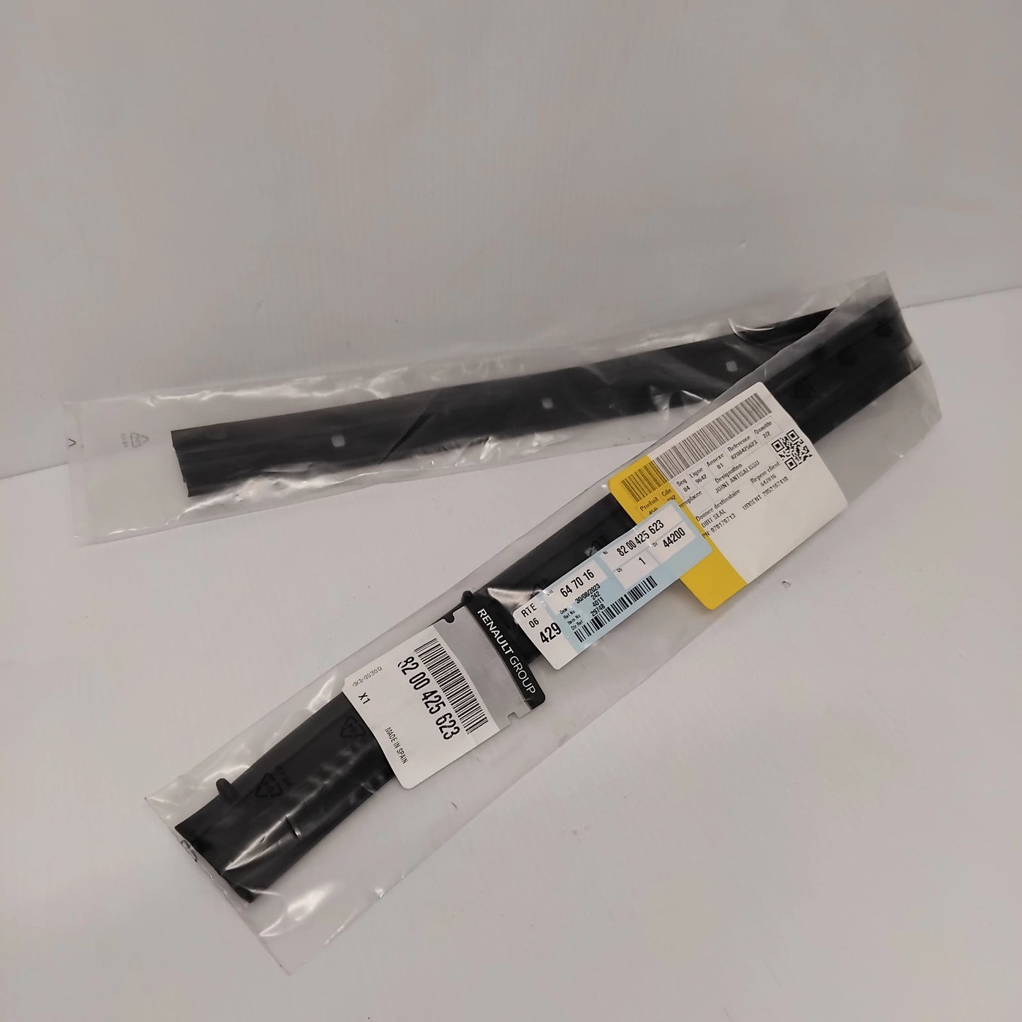 Genuine Renault Dirt Seal | 82 00 425 623