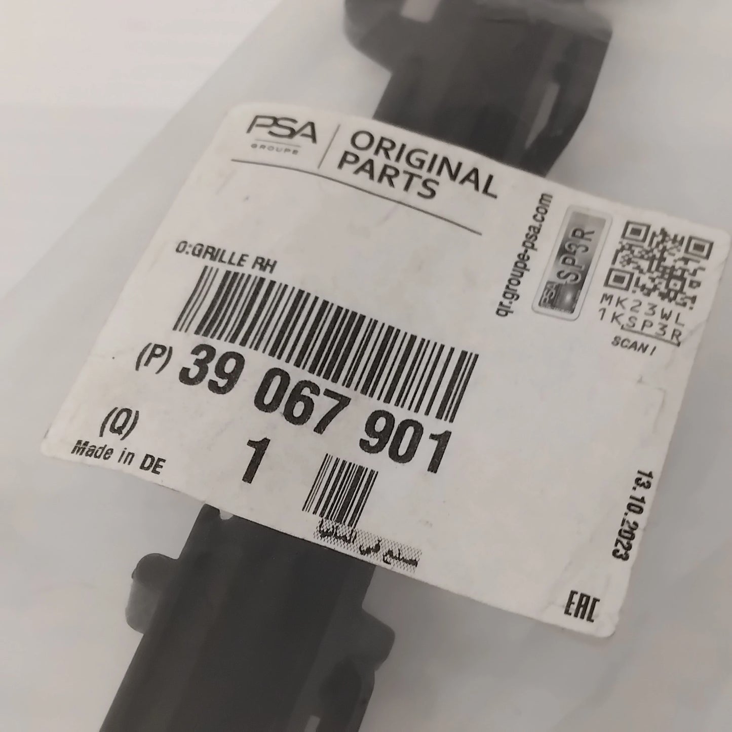 Genuine Nameplate Grille Right Bracket - Vauxhall Insignia B 2018- | 39067901