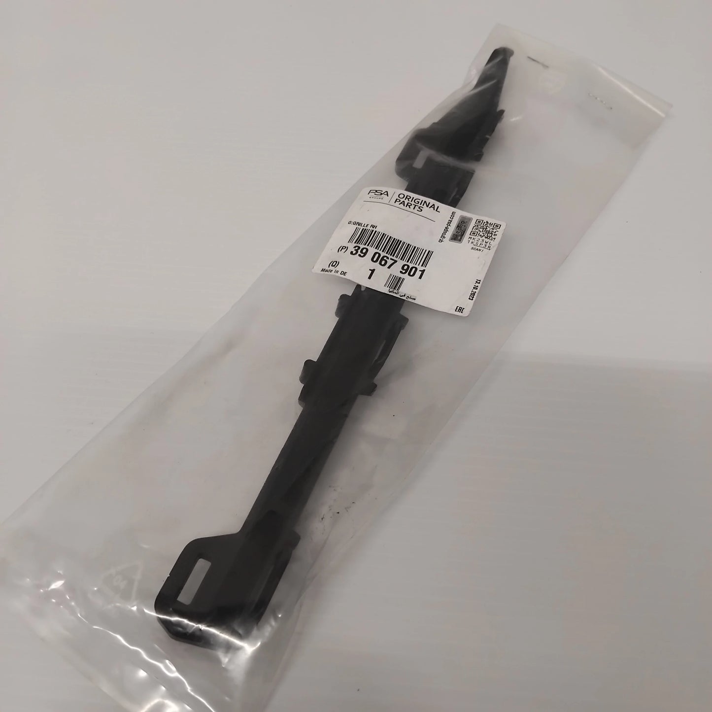 Genuine Nameplate Grille Right Bracket - Vauxhall Insignia B 2018- | 39067901