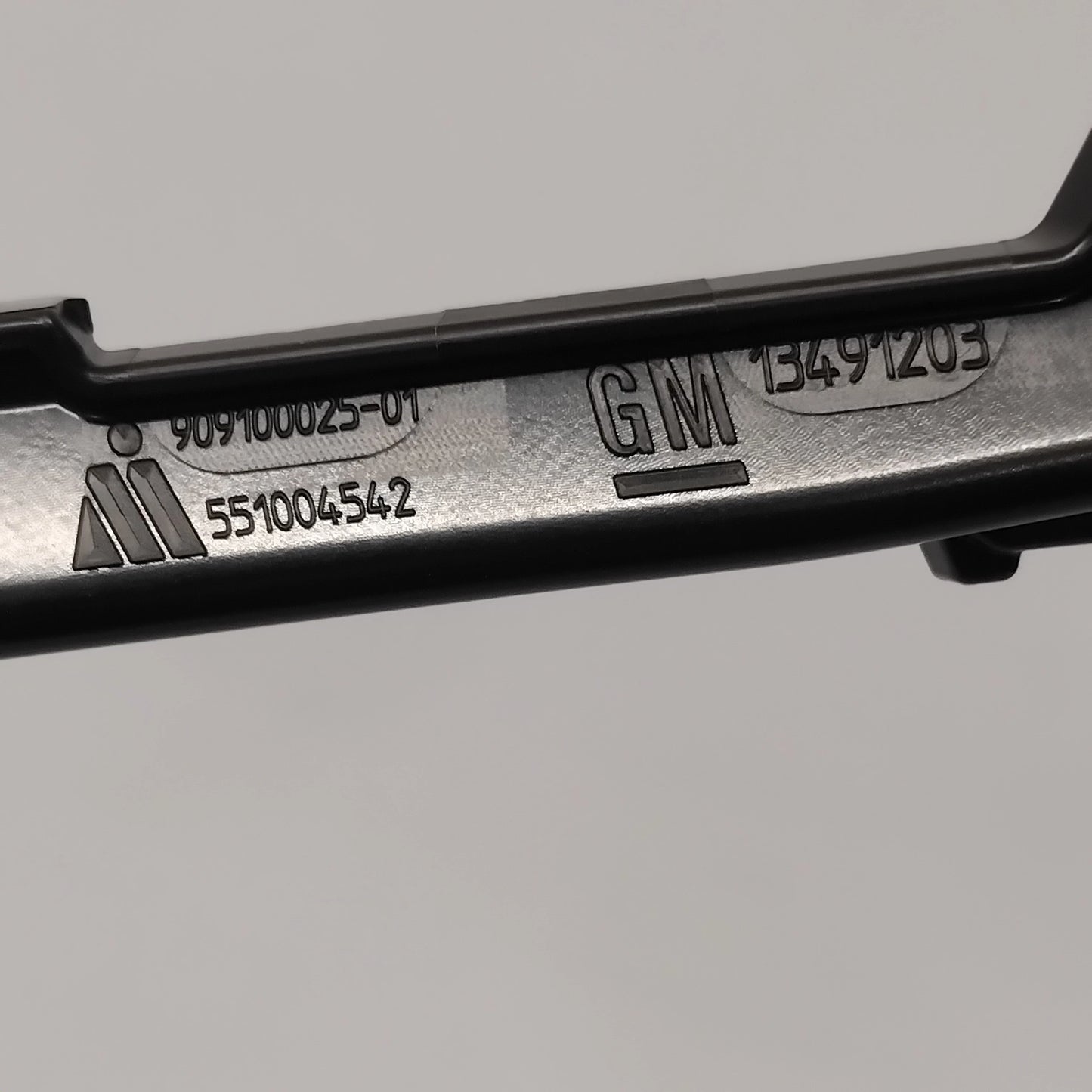 Genuine Nameplate Grille Right Bracket - Vauxhall Insignia B 2018- | 39067901