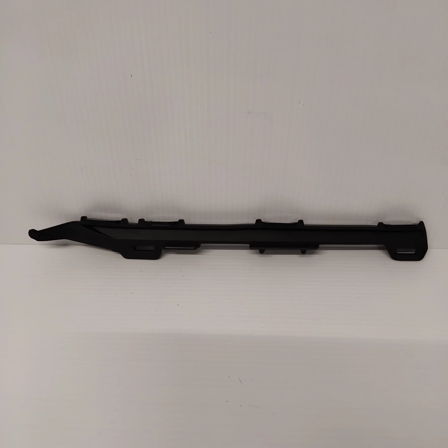 Genuine Nameplate Grille Right Bracket - Vauxhall Insignia B 2018- | 39067901