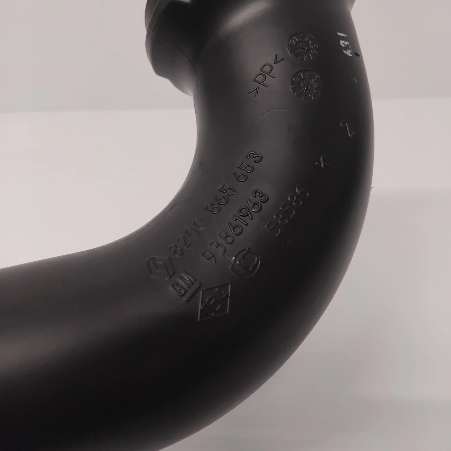 Genuine Air Filter Duct - Nissan Primastar 2002- | 1658700Q0C