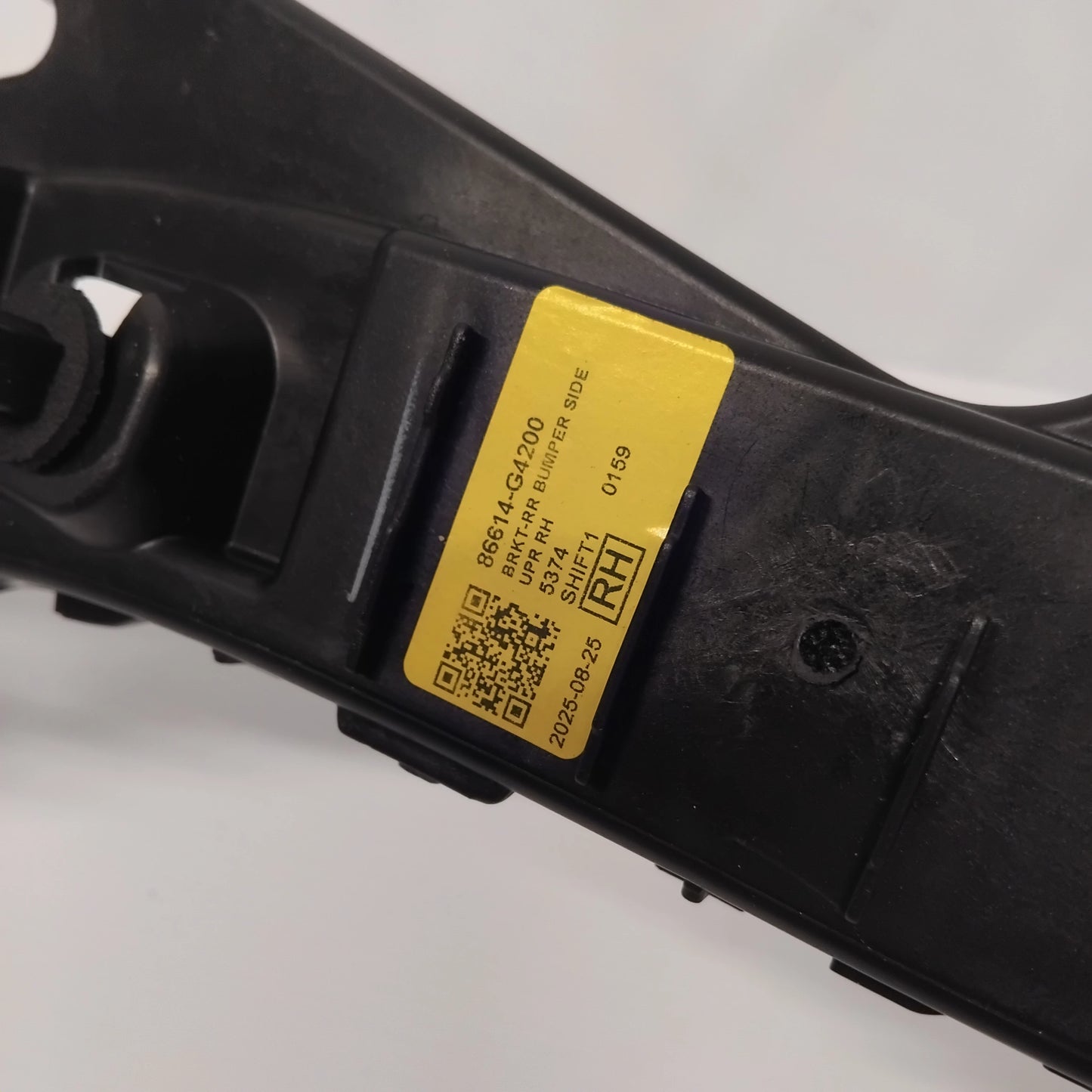 Genuine Hyundai Bracket Rear Bumper Side, RH | 86614G4200