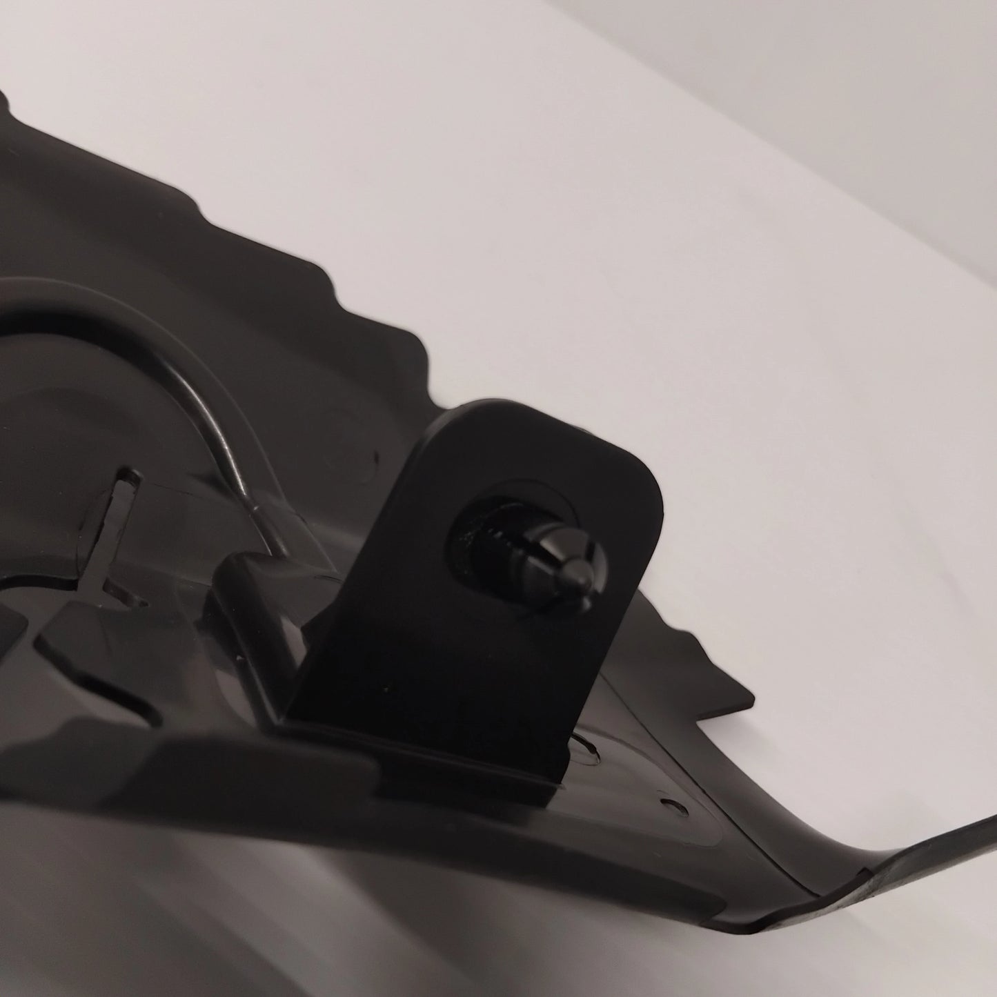 Genuine Front Right Intercooler Bracket - Peugeot 308 2013-2021 | 9818196080