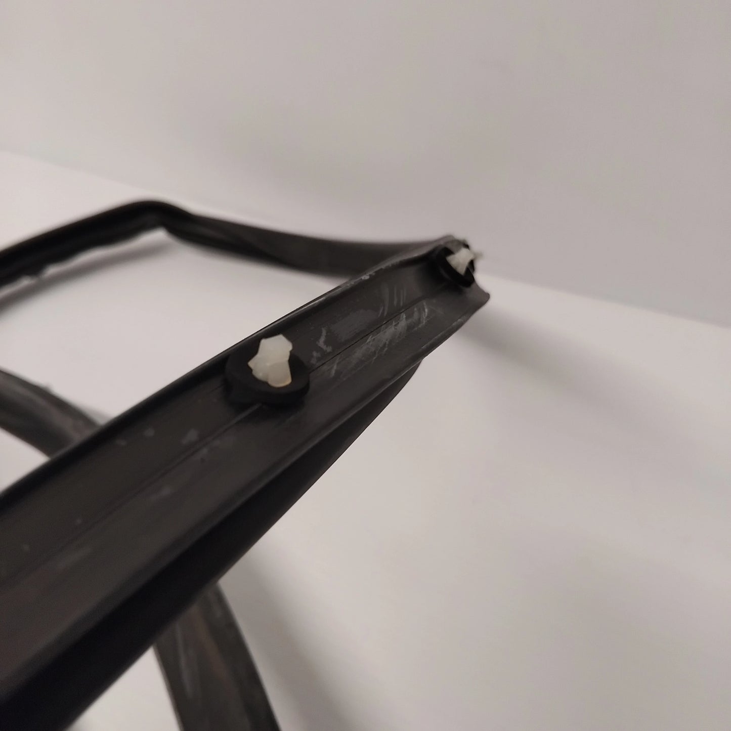 Genuine Right Roof Weatherstrip - Ford KA 2016-2019 | 2016418