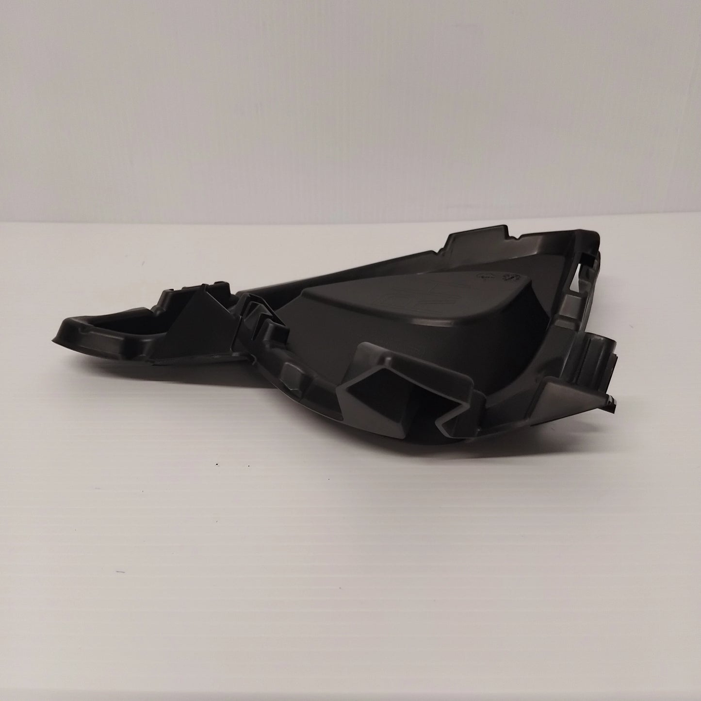 Genuine Mazda Cover(R),Hole-L | D23N50C11