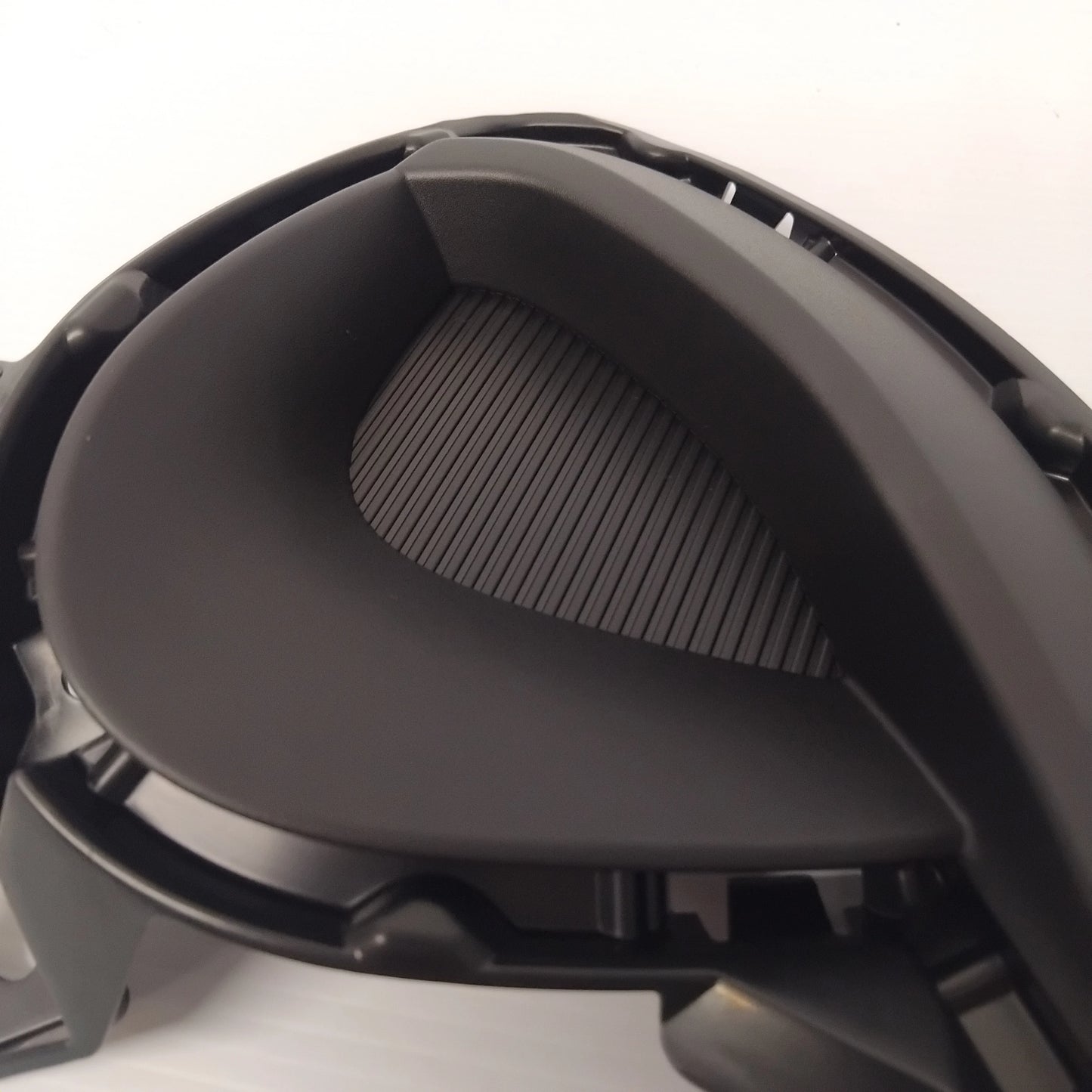 Genuine Mazda Cover(R),Hole-L | D23N50C11
